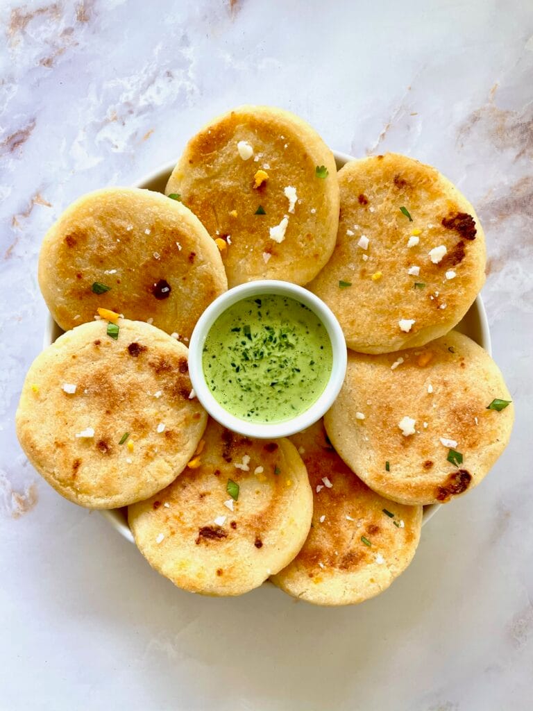 Arepa con Queso (Arepa with Cheese)